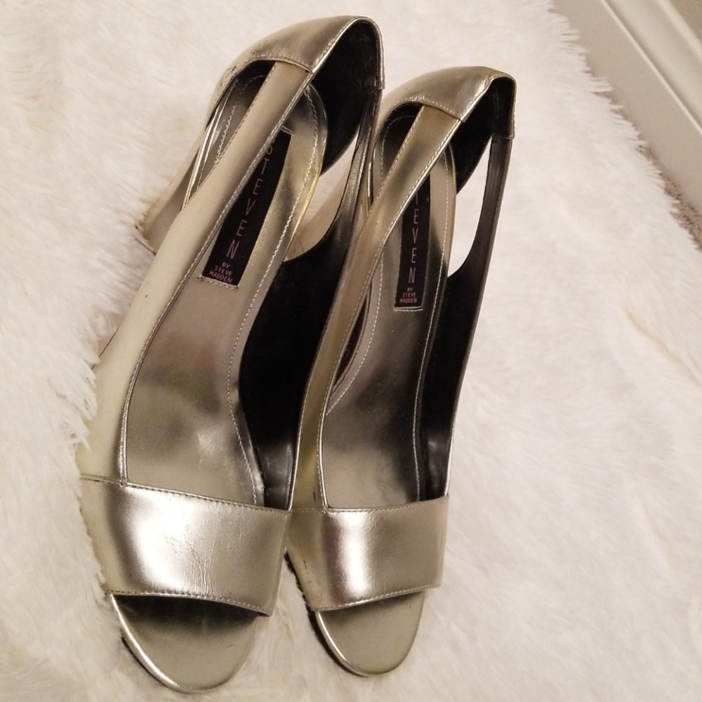 Shoe - Picture 2 of 4